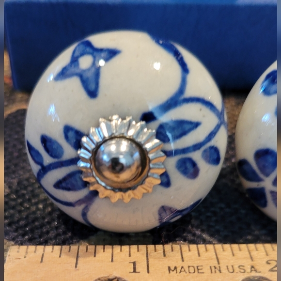 Hand painted Ceramic drawer pulls. Set of 3.. Blue.. New. Very Pretty - Picture 2 of 5